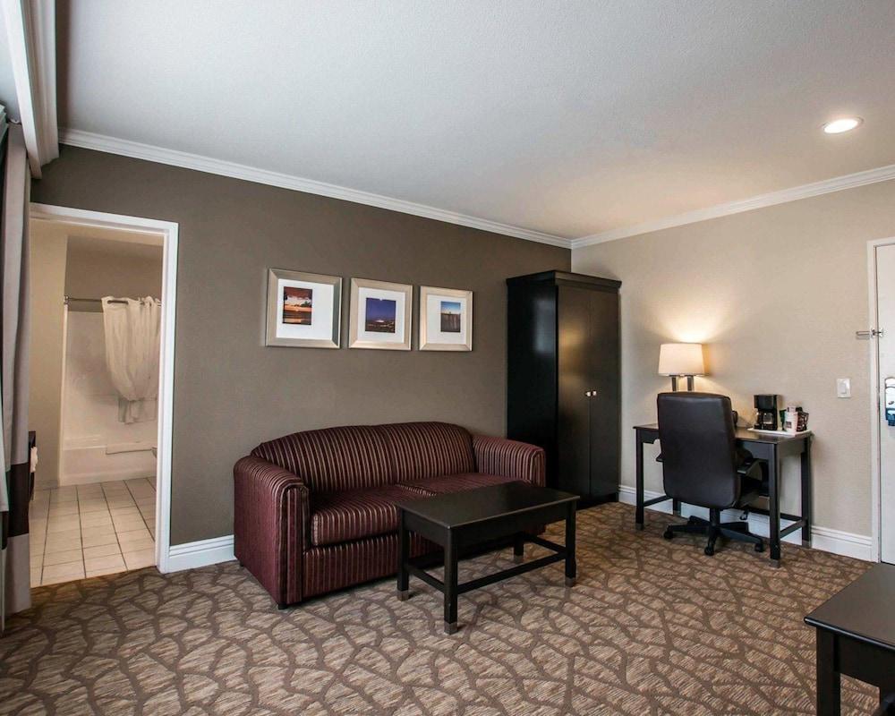 Comfort Suites San Clemente Beach photo 38