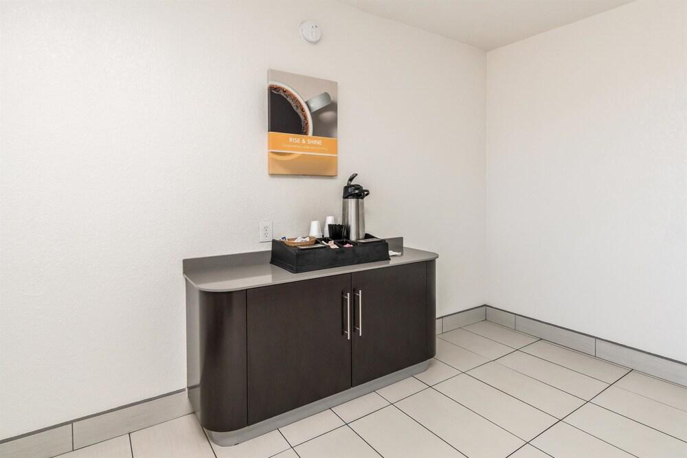 Motel 6 Fort Worth, TX - North photo 22