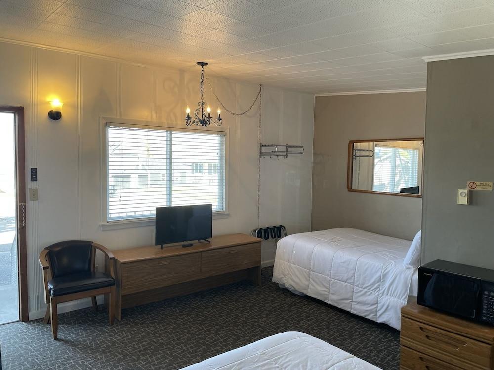 Sunset Motel photo 33
