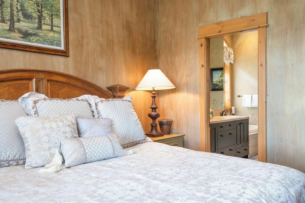 Snowberry by Elevation Accommodations photo 37