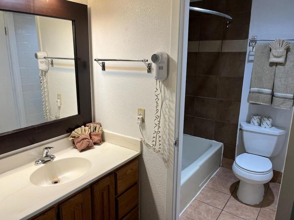 Vernals Best Value Inn photo 4