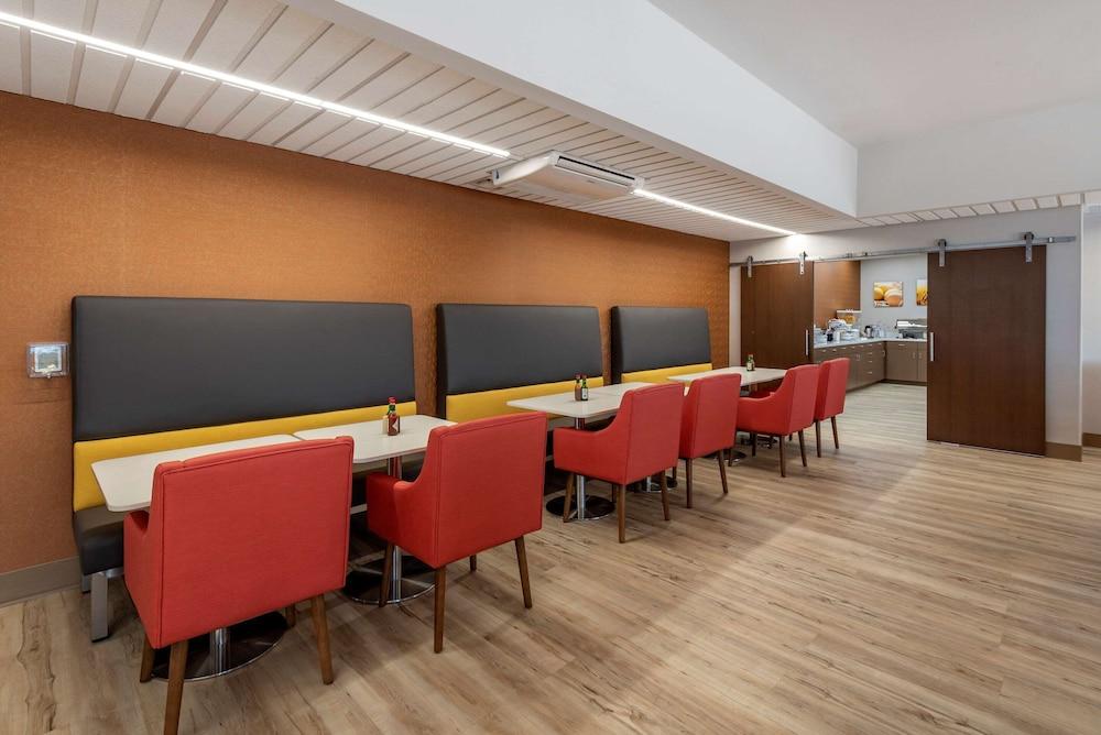 Comfort Suites Colorado Springs East -Medical Center Area photo 62