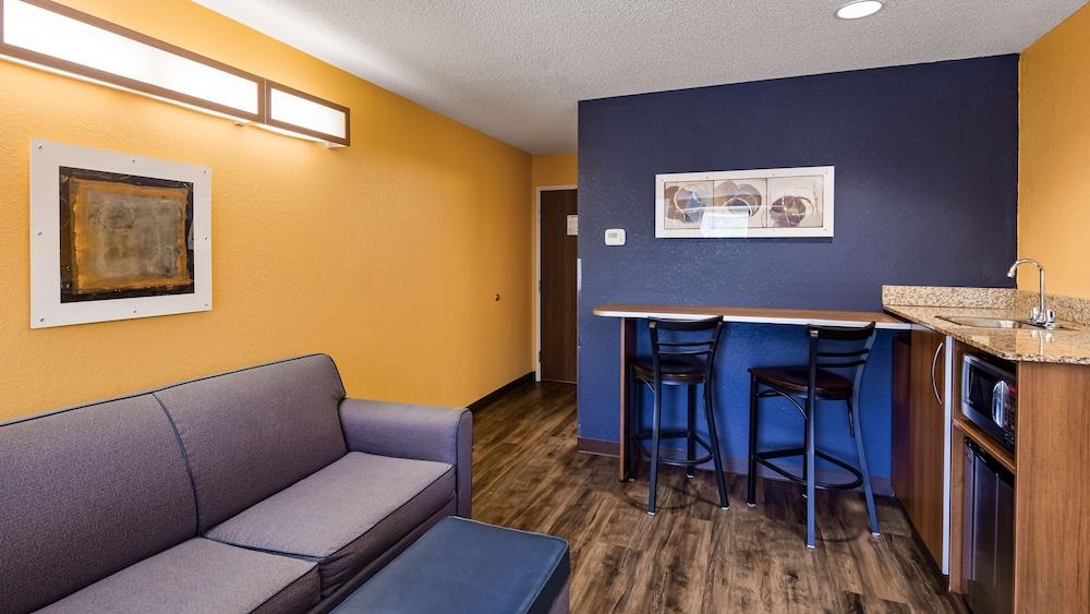 SureStay Plus Hotel by Best Western Keyser photo 10