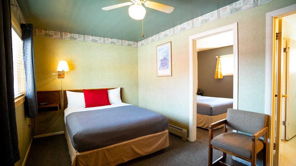 Triangle Motel photo 45