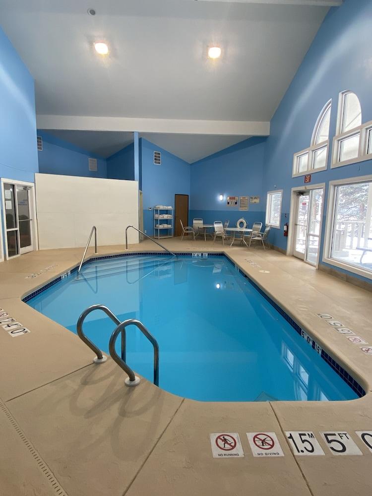 AmericInn by Wyndham Lake Mills photo 40
