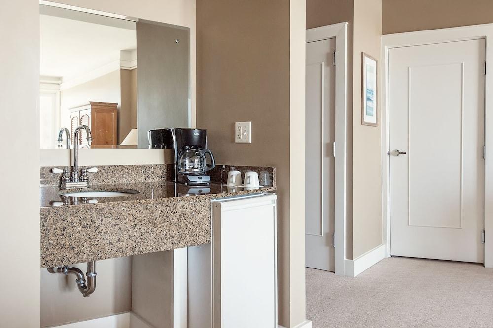 Village Suites Bay Harbor photo 4