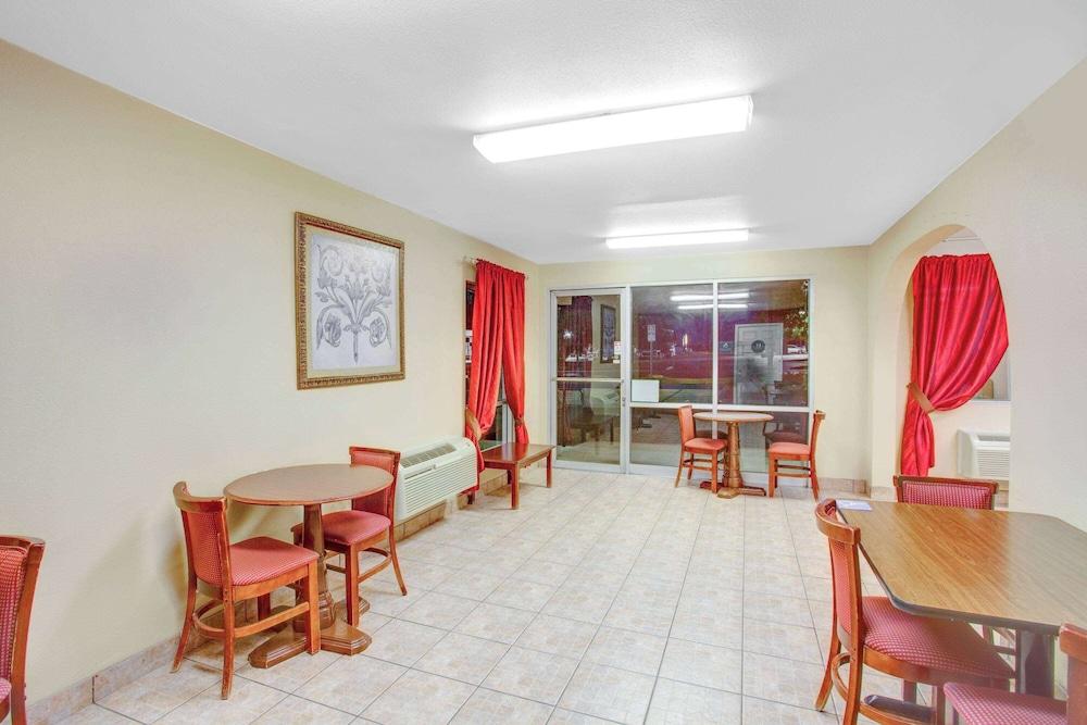 Baymont by Wyndham Coalinga photo 2