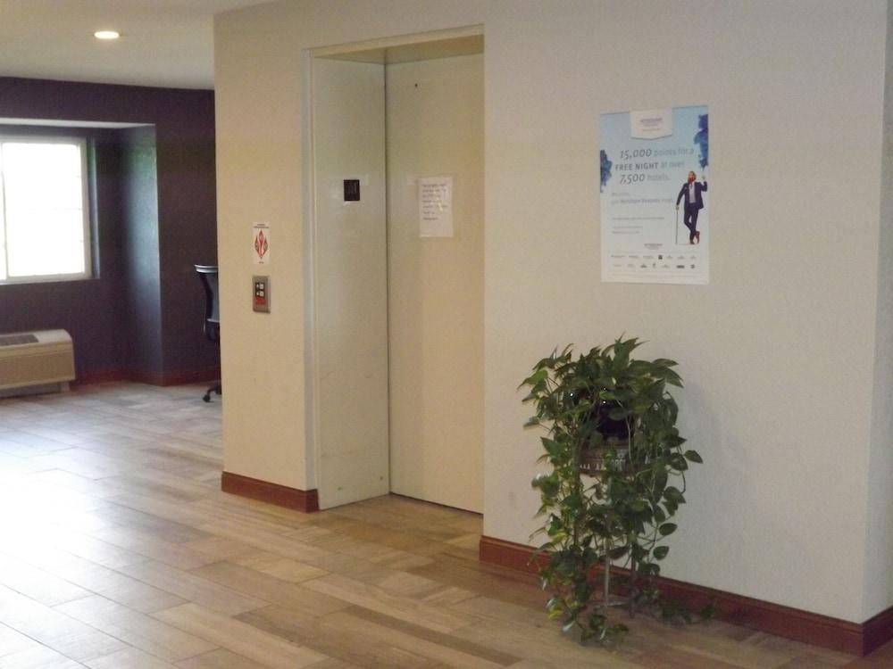Microtel Inn & Suites by Wyndham Ames photo 3