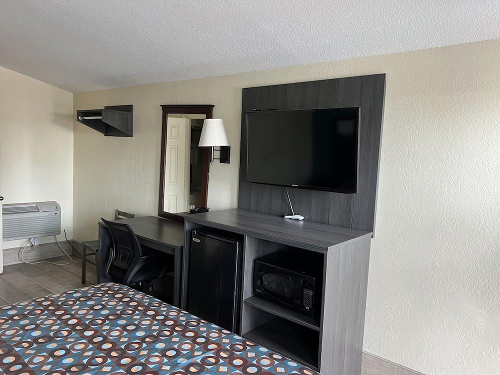Budget Inn - Ft Myers photo 10