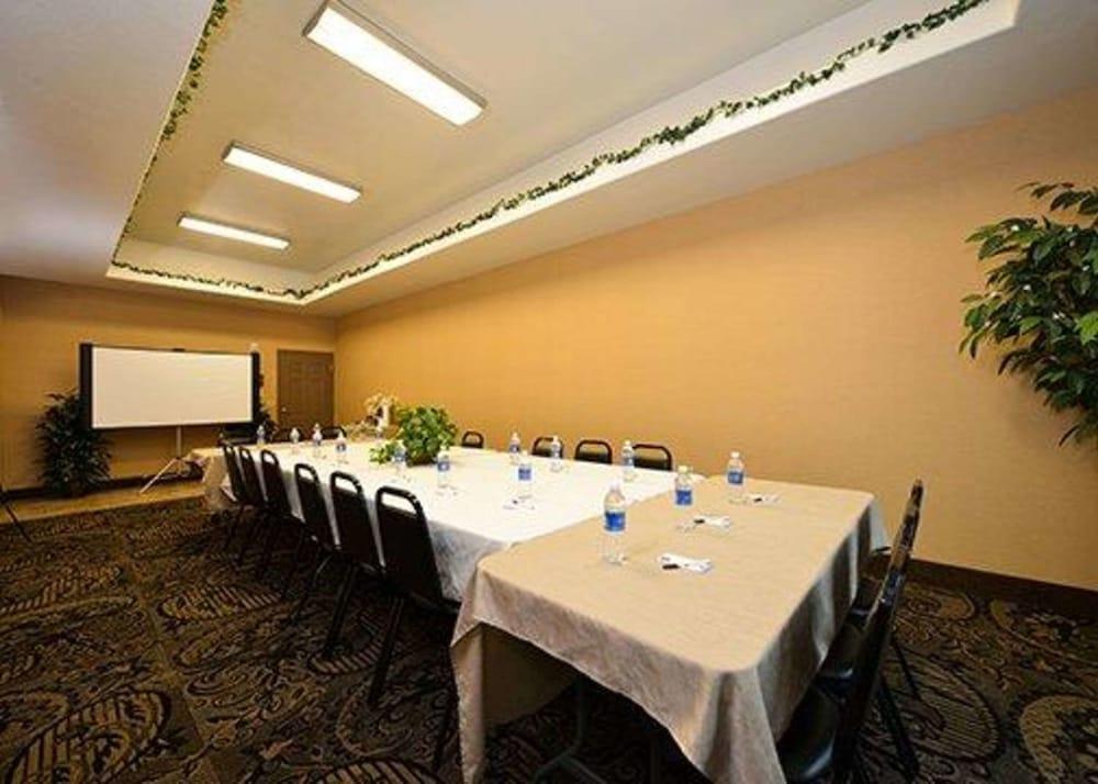 Comfort Suites Bay City East photo 21