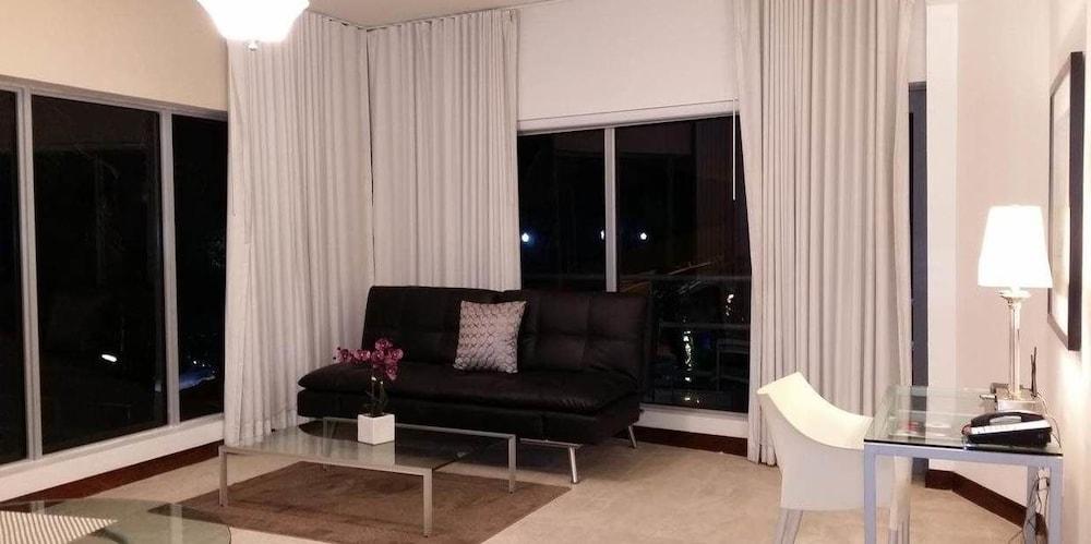 Strand Ocean Drive Suites photo 59