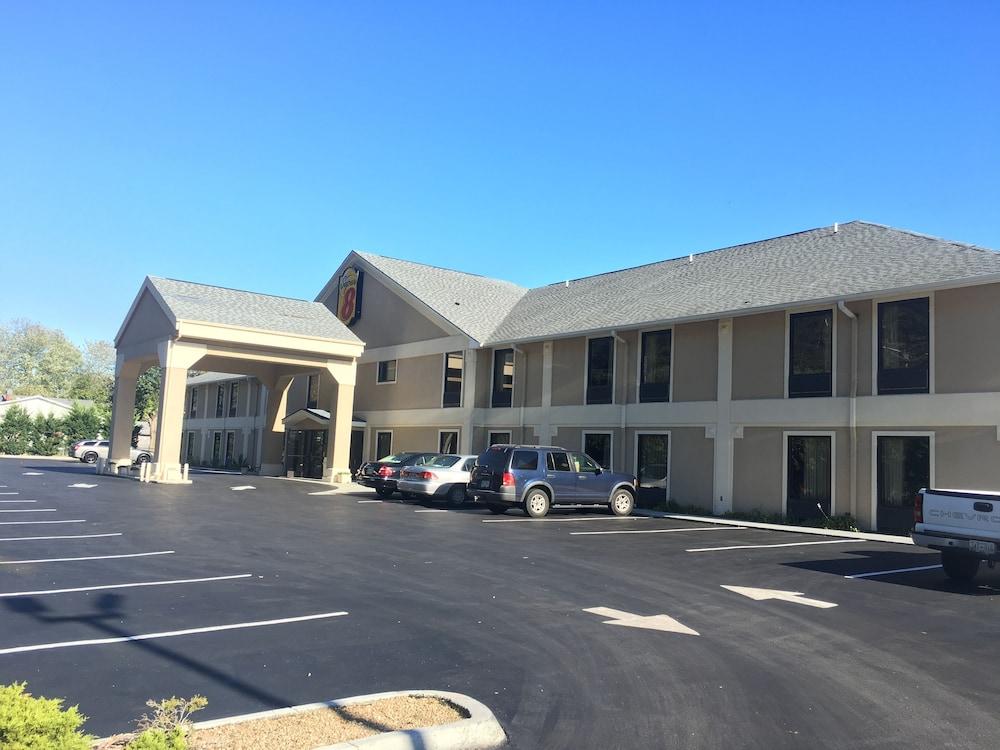 Super 8 by Wyndham Erwin photo 14