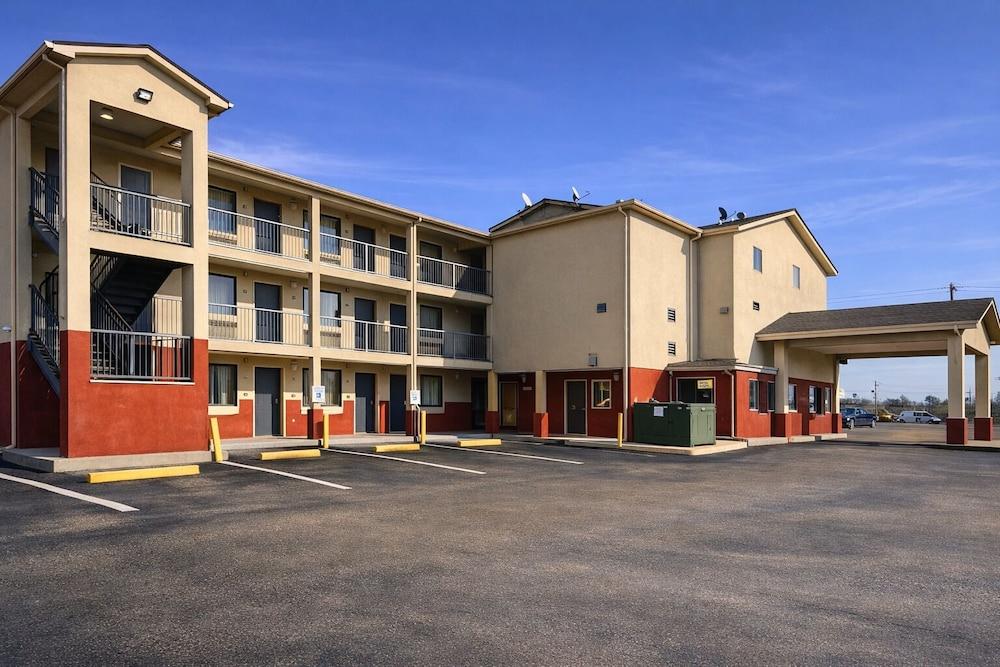Spring Place Inn & Suites photo 2