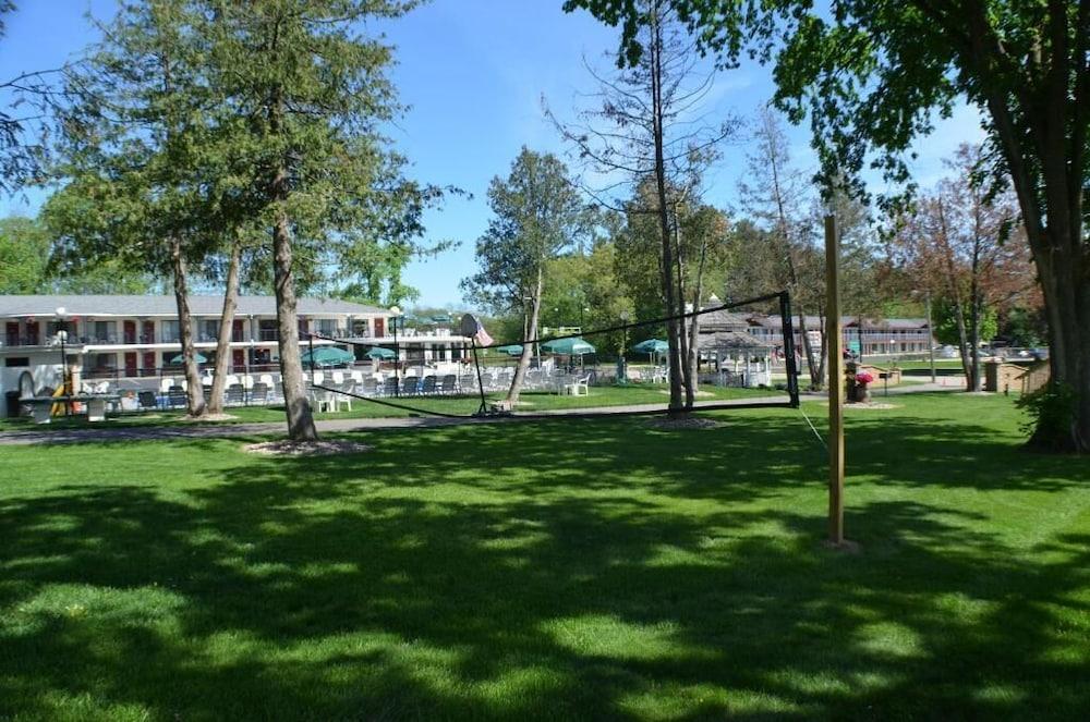 Amber's Inn & Suites photo 12