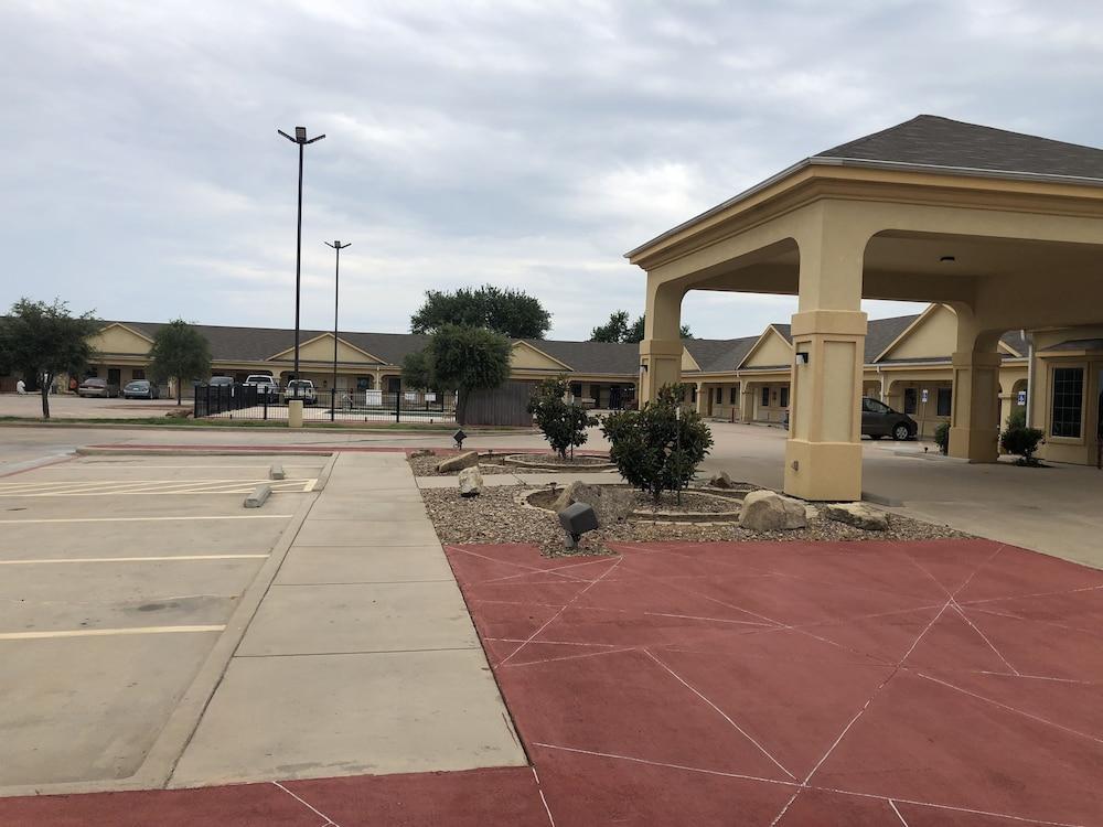 Whitesboro Inn & Suites photo 28