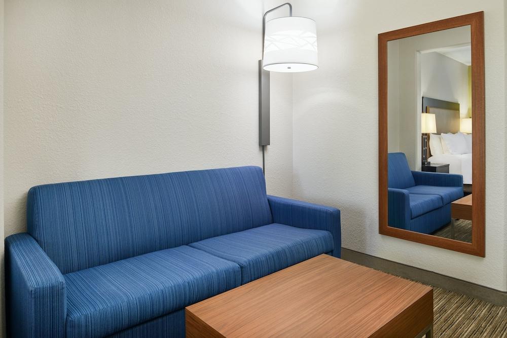 Holiday Inn Express & Suites Jacksonville SE- Med Ctr Area by IHG photo 20