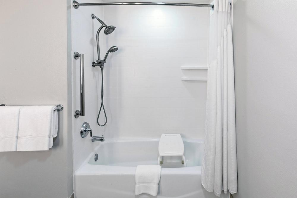 Holiday Inn Express Hotel & Suites VIDOR SOUTH by IHG photo 25