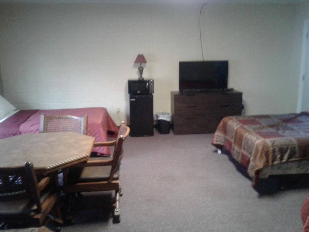 Dighton Inn photo 46