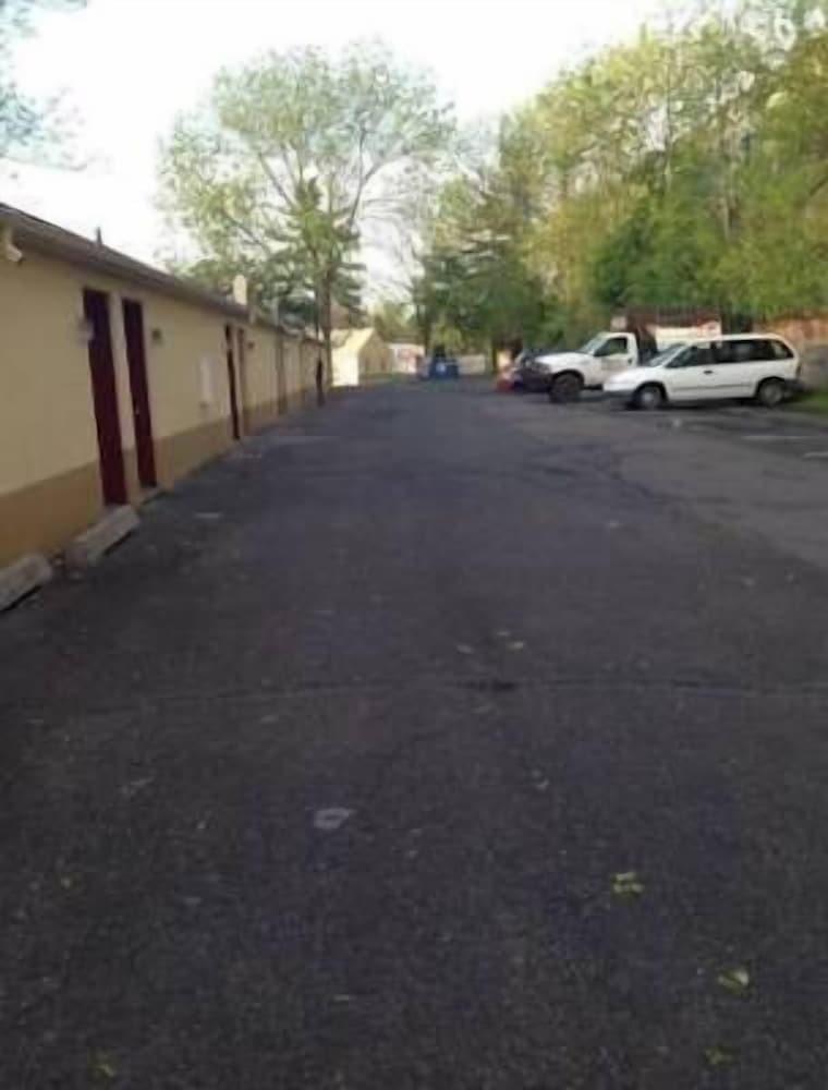 Colonial Village Motel photo 9