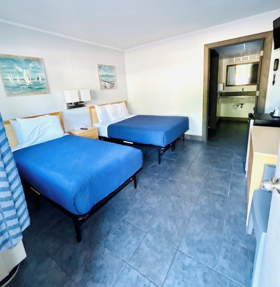 Silver Sands Hotel & Resort photo 1