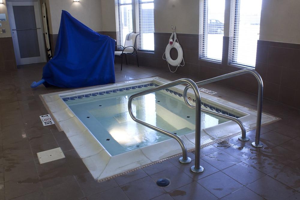 Holiday Inn Express & Suites Youngstown West - Austintown by IHG photo 20