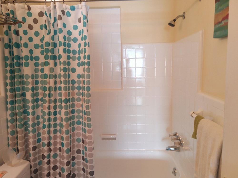 Swashbuckler Motel photo 27