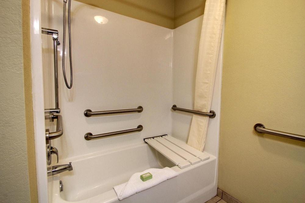 Stanton Inn & Suites photo 16