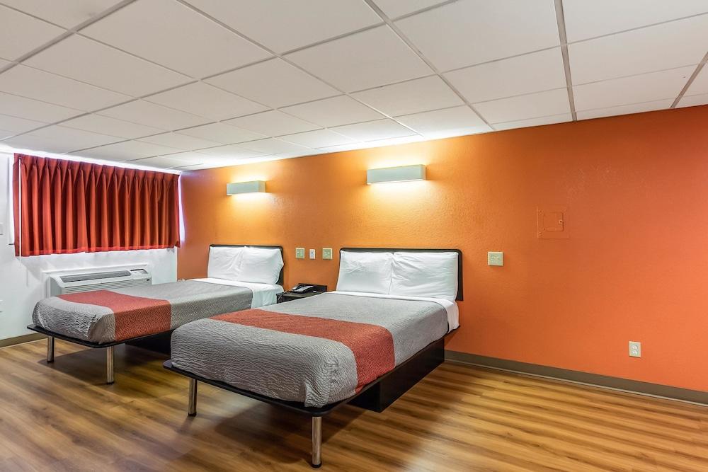 Motel 6 Elizabeth, NJ - Newark Liberty Intl Airport photo 17