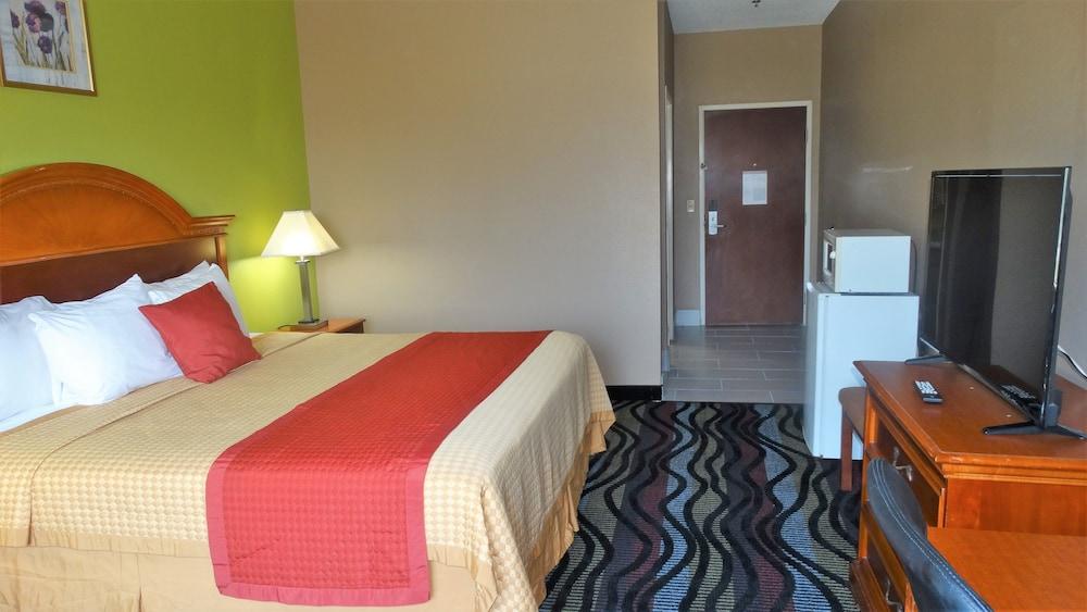 Oak Tree Inn & Suites photo 20
