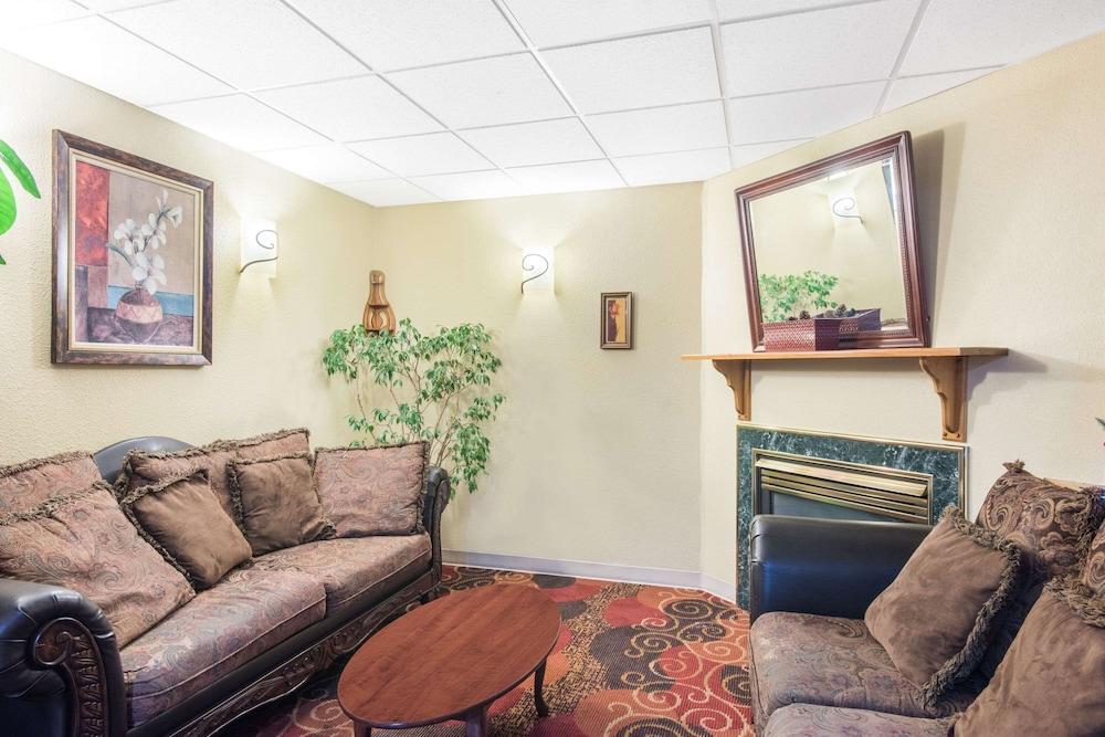 Days Inn by Wyndham Colchester Burlington photo 11
