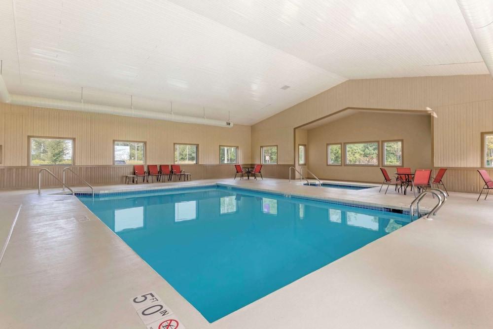Sleep Inn & Suites Wisconsin Dells - Lake Delton photo 23