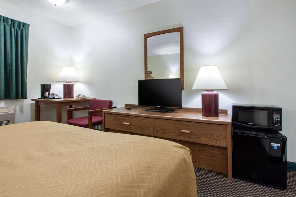 Econo Lodge Oacoma - Chamberlain West photo 61