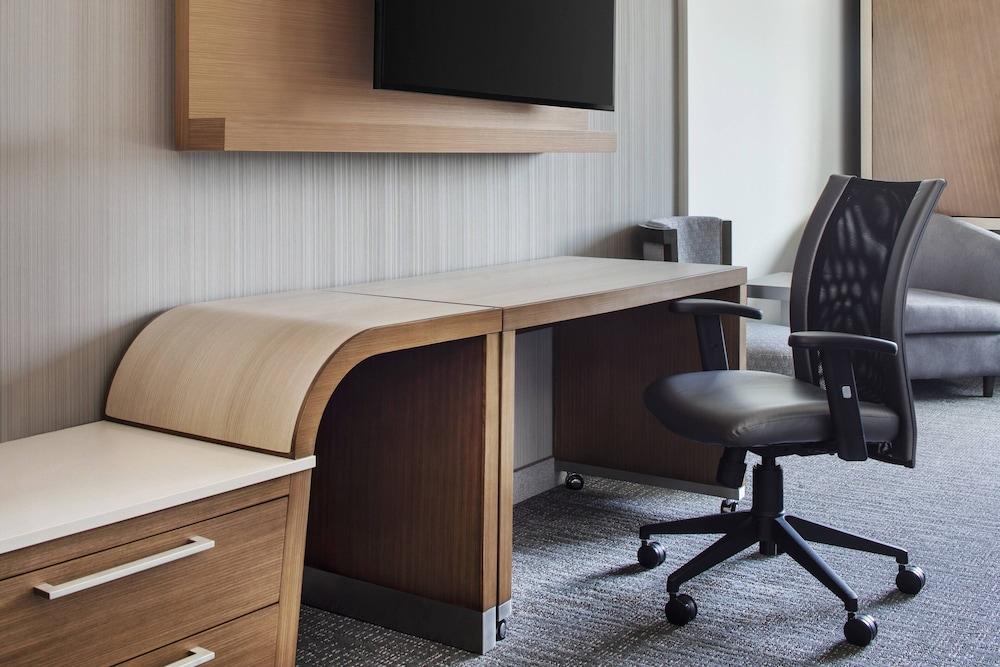 Courtyard by Marriott Wayne Fairfield photo 7