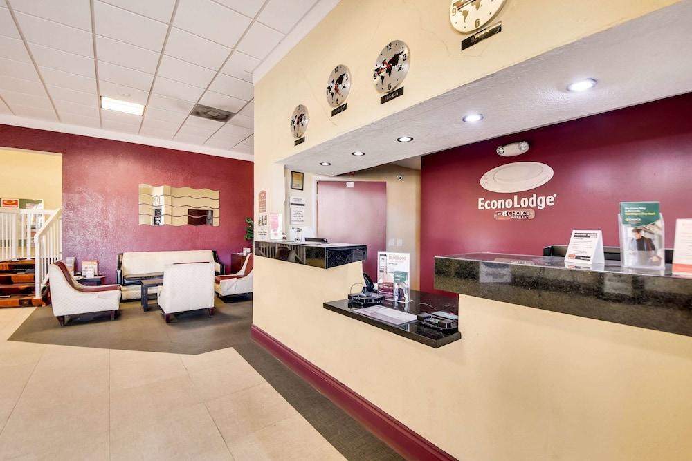 Econo Lodge Tampa near Busch Gardens photo 30