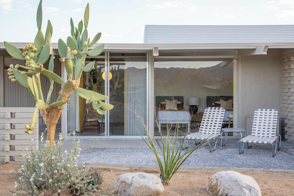 The Bungalows by Homestead Modern at The Joshua Tree Retreat Center photo 45