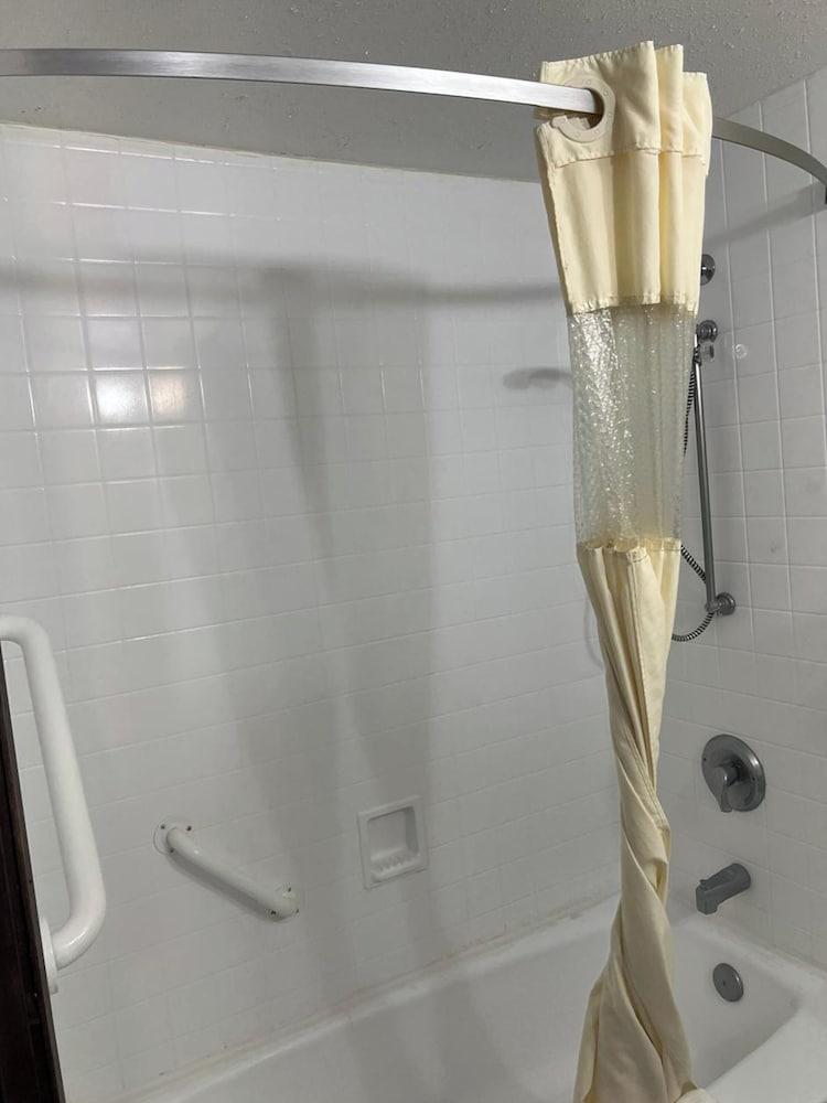 Blue Way Inn & Suites La Crosse photo 18