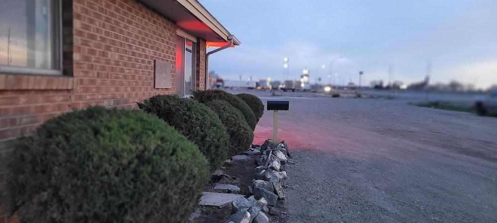Tops Motel photo 14