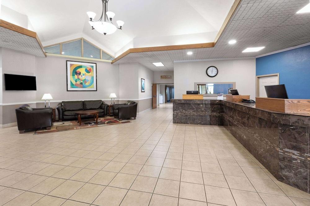 Baymont Inn and Suites by Wyndham Farmington, MO photo 11