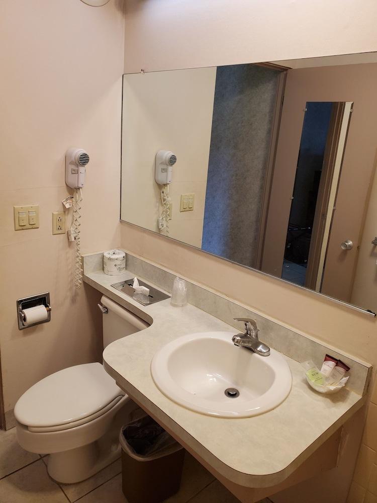 Richmond Inn & Suites photo 22