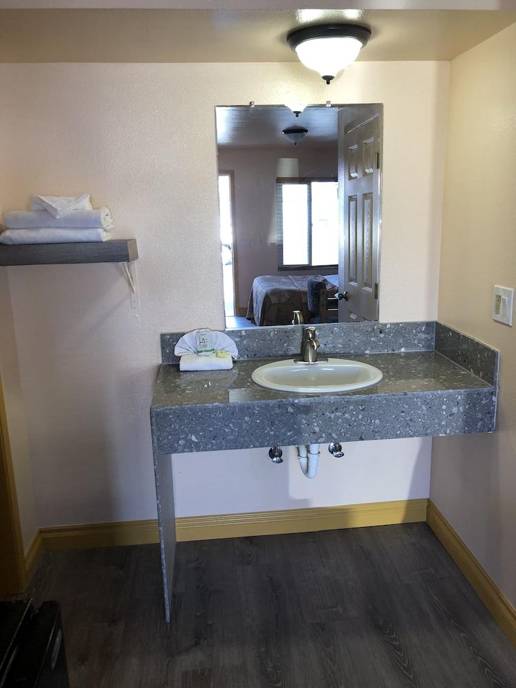 Blue Seal Inn photo 24