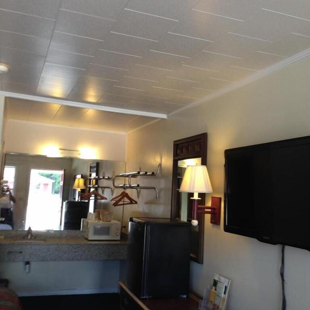 Royal Inn photo 25