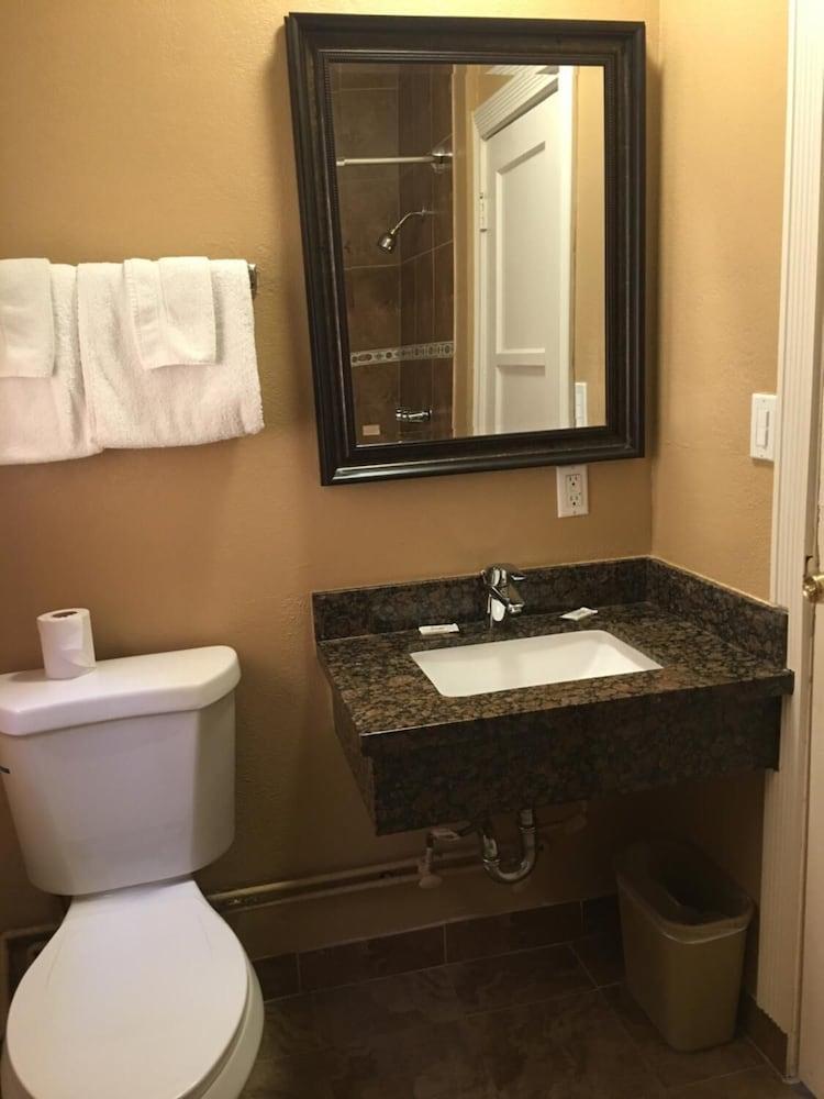 Budget Inn photo 25