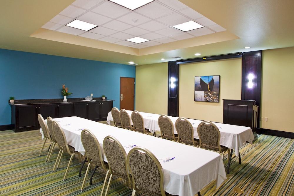 Holiday Inn Express Hotel & Suites Waycross by IHG photo 38