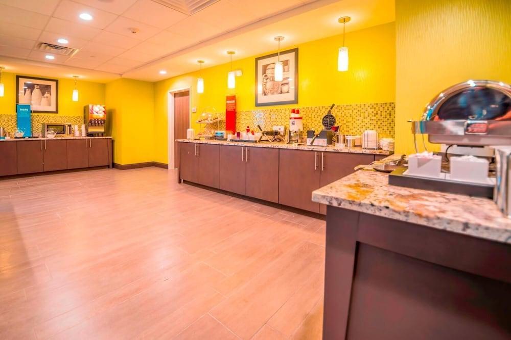 Hampton Inn & Suites La Porte photo 32