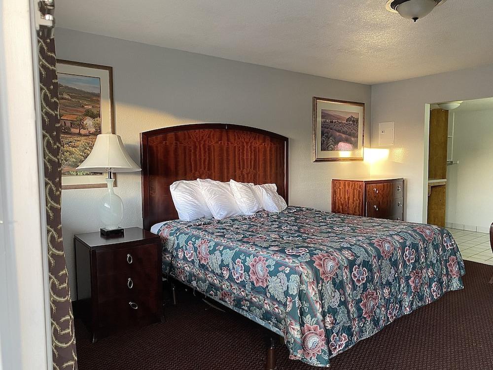 Four Corners Inn photo 27