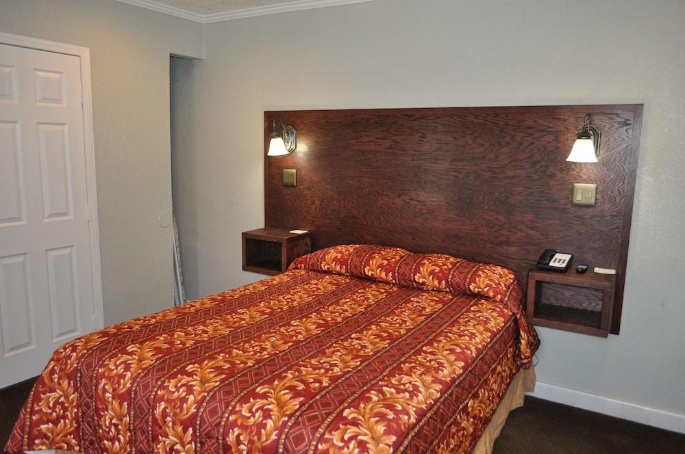 Santa Cruz Inn Riverside photo 13