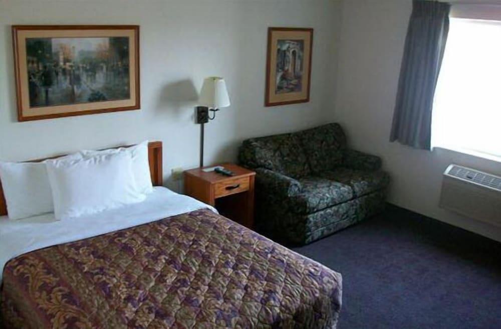 New Prague Inn & Suites photo 52