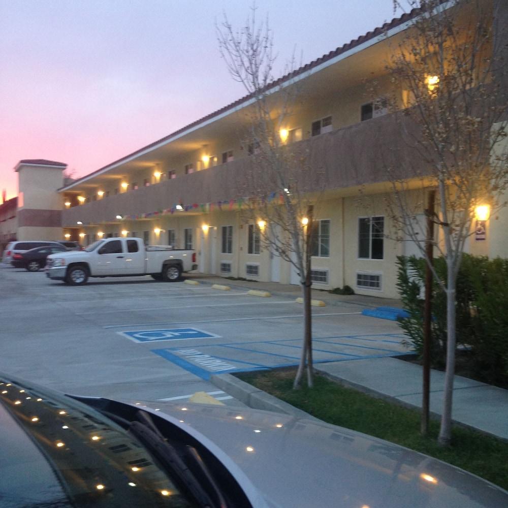 America Inn & Suites photo 26