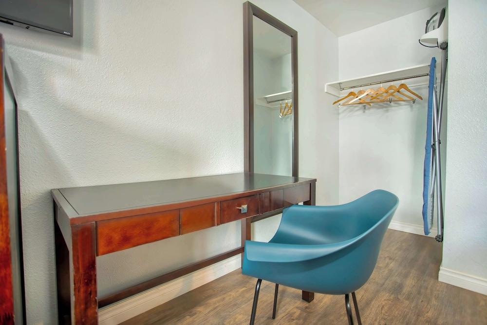 Studio 6 Suites Albany, OR photo 10