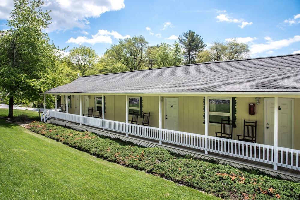 Boxwood Lodge photo 59